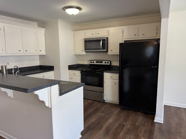 Building Photo - 2910 Berry Hill Dr