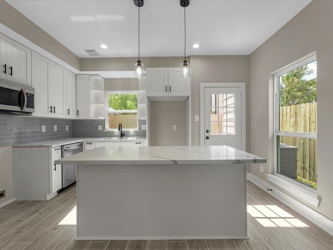 Building Photo - 7802 Queen St