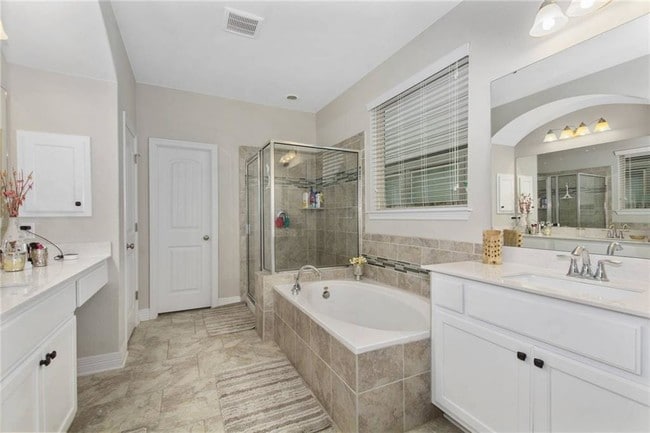 Building Photo - 744 Bonnet Blvd