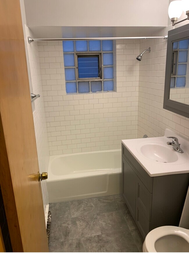 Building Photo - 8624 Fullerton Ave