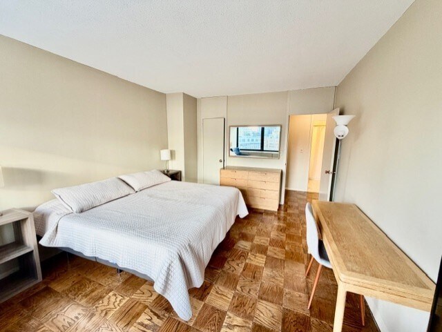 Building Photo - 65 E India Row