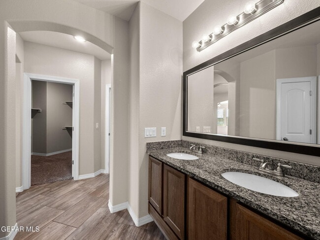 Building Photo - 5916 Hidden Acres Dr