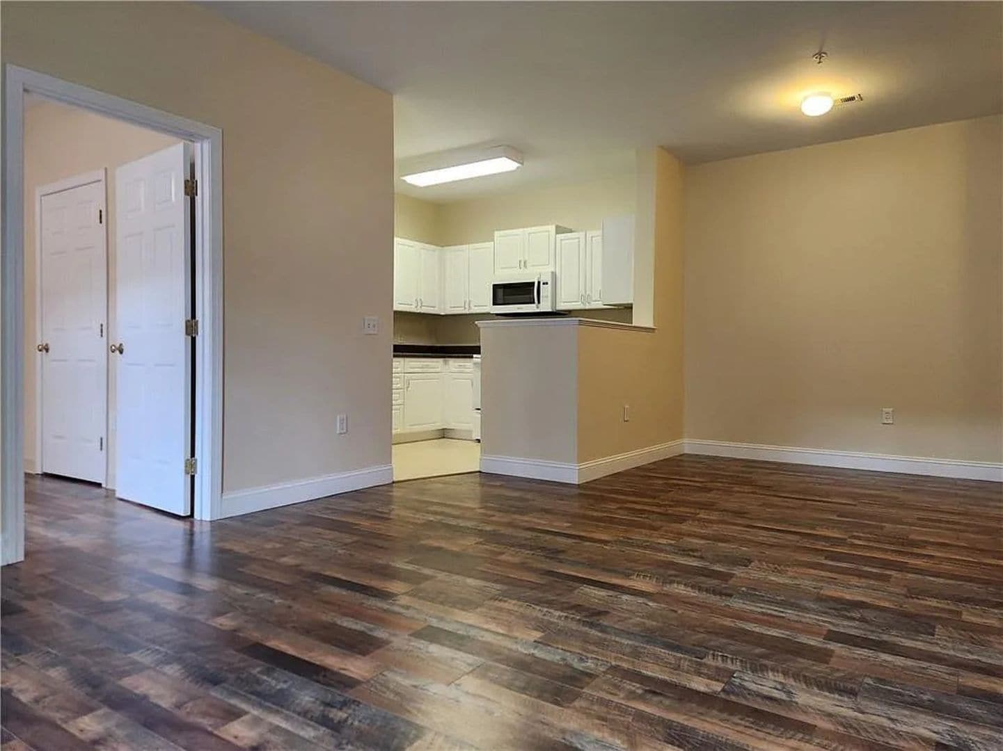 Building Photo - 98 Mill St