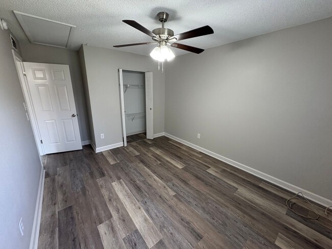 Building Photo - 3/2 Condo - Fully Renovated and Near Downt...