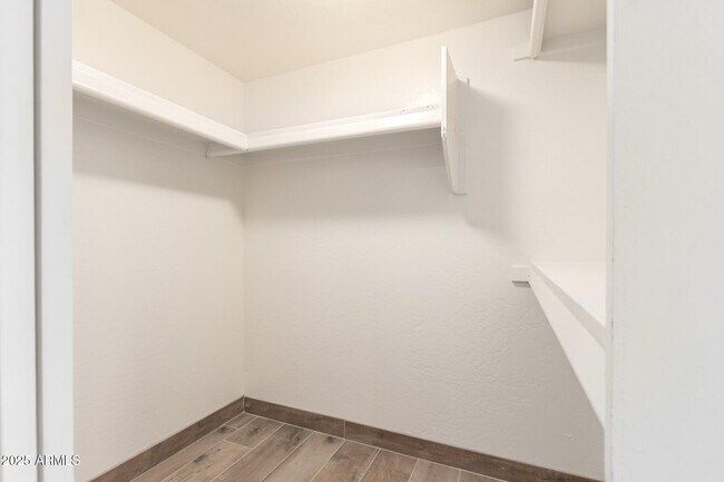 Building Photo - 5531 N 71st Pl