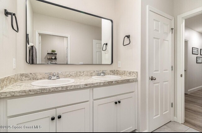 Building Photo - 7389 Tourmaline Dr