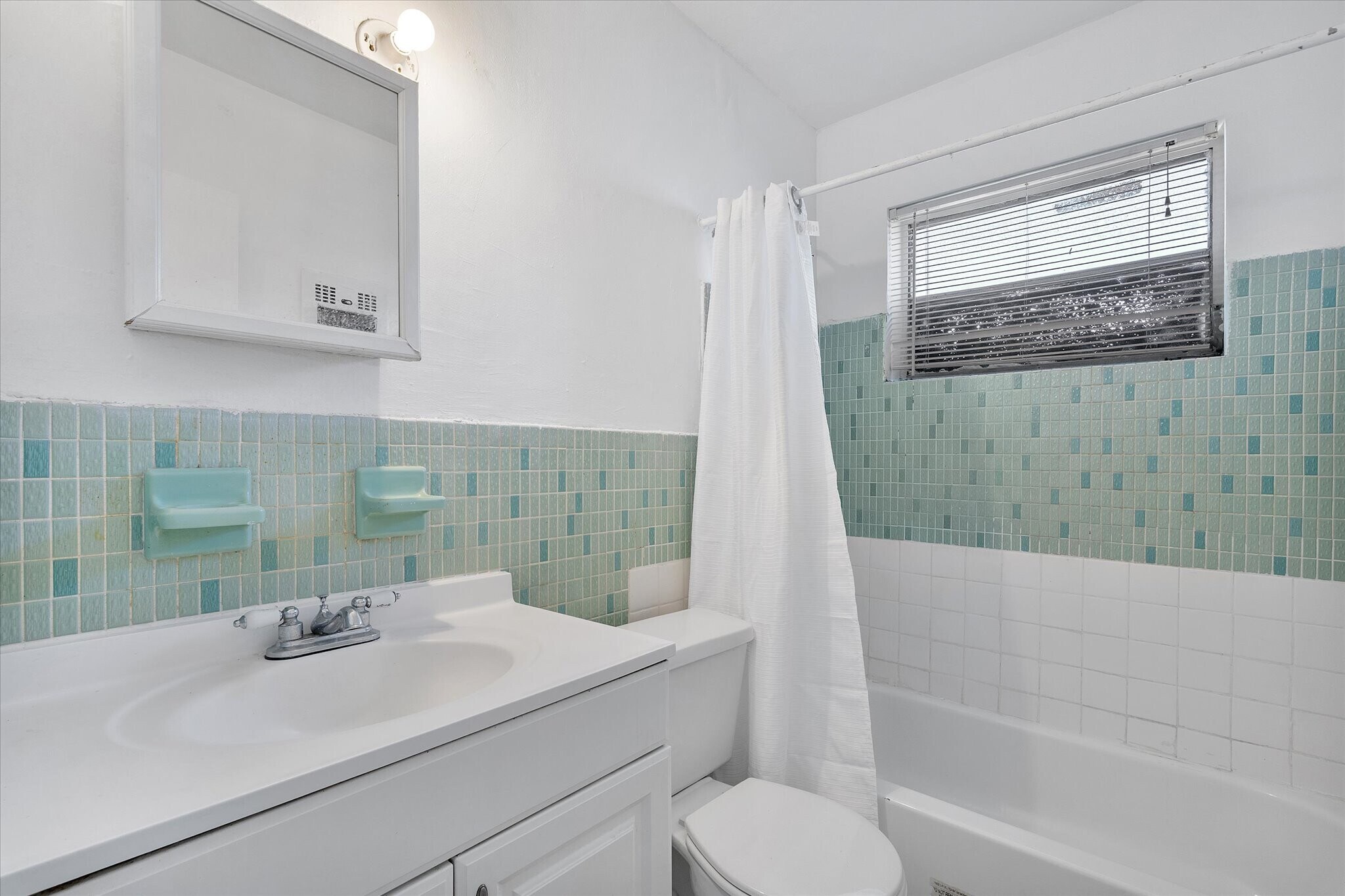 Building Photo - 16100 NE 19th Ct