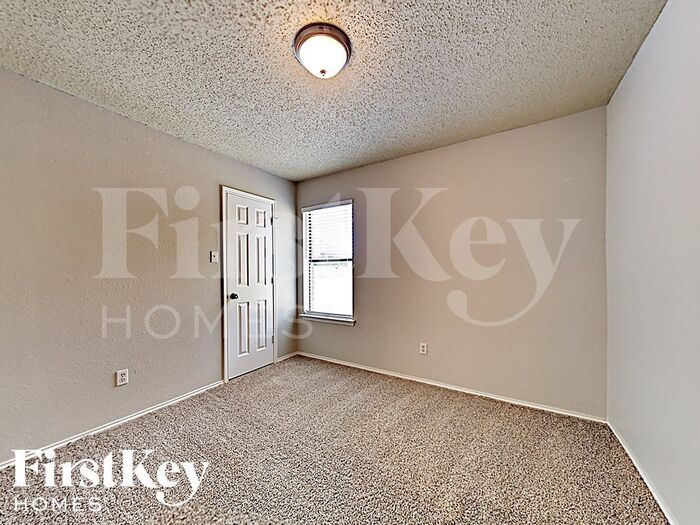 Building Photo - 936 Bluffview Dr
