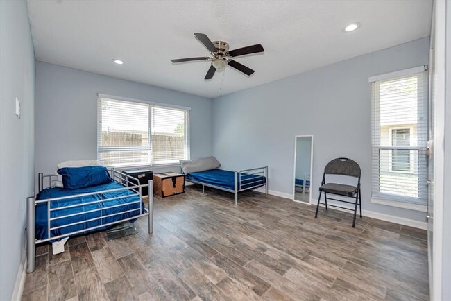 Building Photo - 3559 Balboa Cir