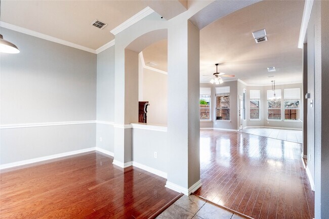 Building Photo - 935 Panther Ln