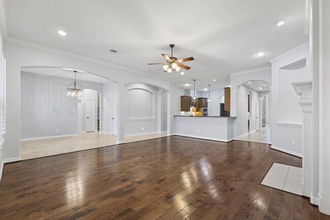 Building Photo - Stunning 4-bed, 4-bath Home in Auburn Lakes community!