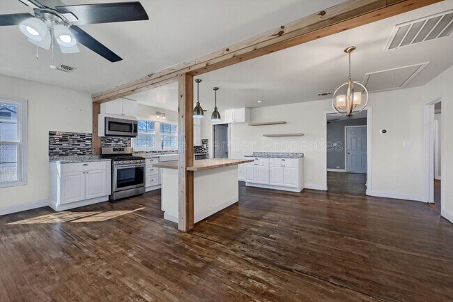 Building Photo - 1624 S Fannin Ave