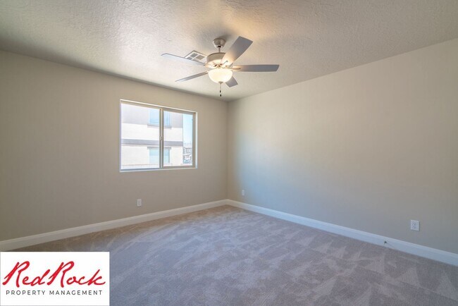 Building Photo - 4 Bedroom, 2.5 Bathroom Townhome in Hurric...