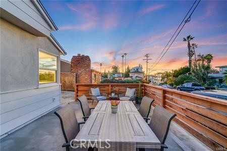 Building Photo - 325 W Avenida Palizada