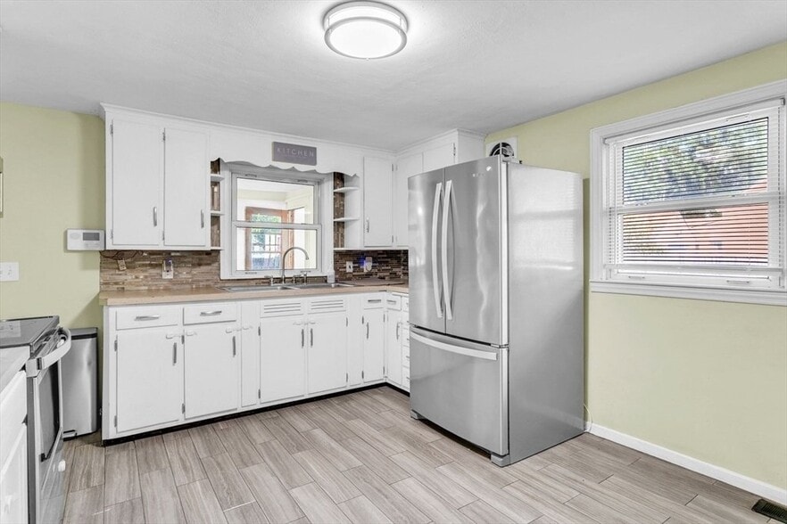 Building Photo - 80 Victoria St