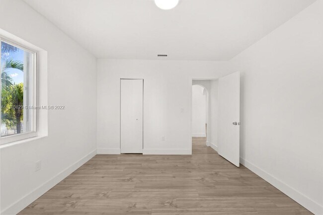 Building Photo - 1801 SW 5th St