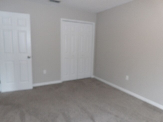 Building Photo - Real Nice 2088 Sq Ft 4 Bedroom 2 bath with...