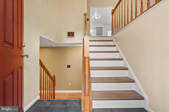 Building Photo - 841 Briar Ct