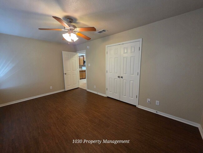 Building Photo - 2 Bed/2 Bath Duplex in Trimmier Estates! 500.00 off 1st full months rent