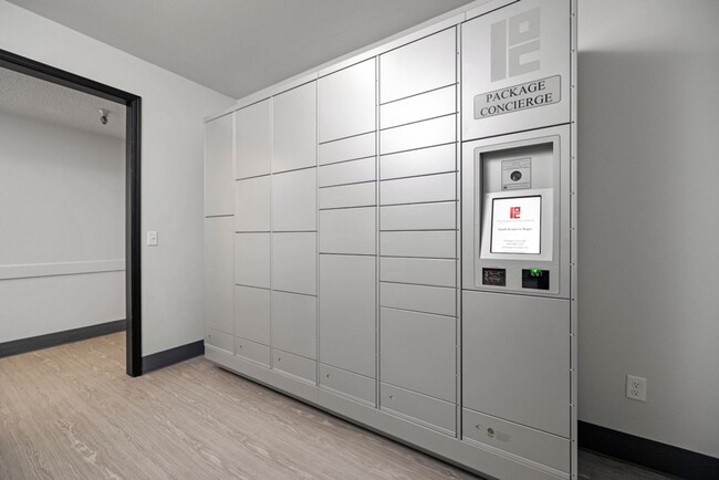 Building Photo - 2 bed 2 bath in fully renovated complex - ...