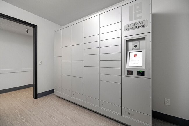 Building Photo - Available NOW!  1 bed 1 bath apartment