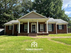 Building Photo - Beautiful 3BR/2BA Bartlett Area Home | All Hardwood Floors, Rustic Fireplace & Covered Patio