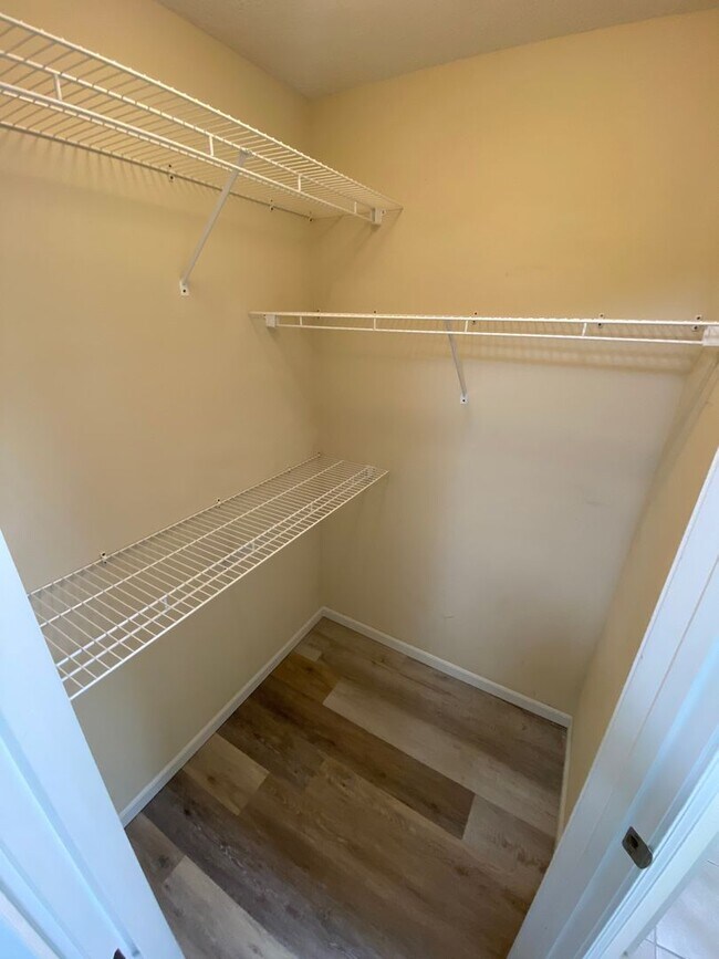 Building Photo - Available November 5, 2024! Call Watson & ...