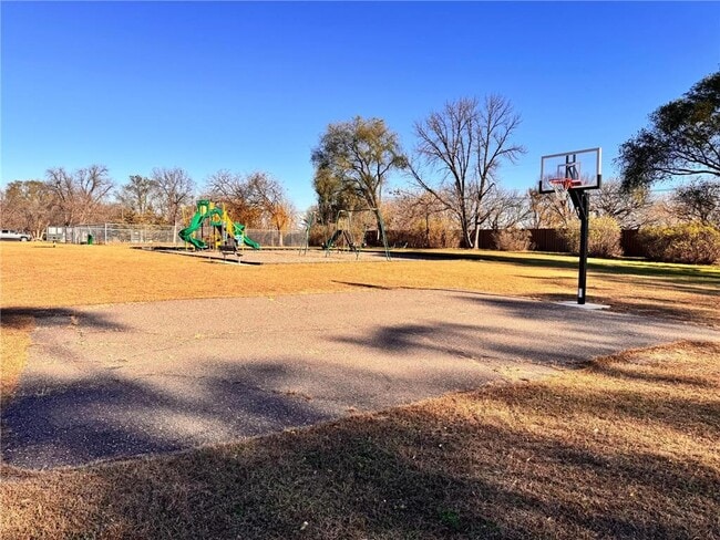 Building Photo - 810 16th St S