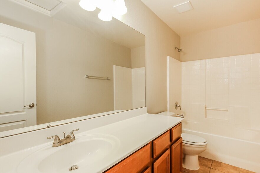 Building Photo - 17520 W Mauna Loa Ln