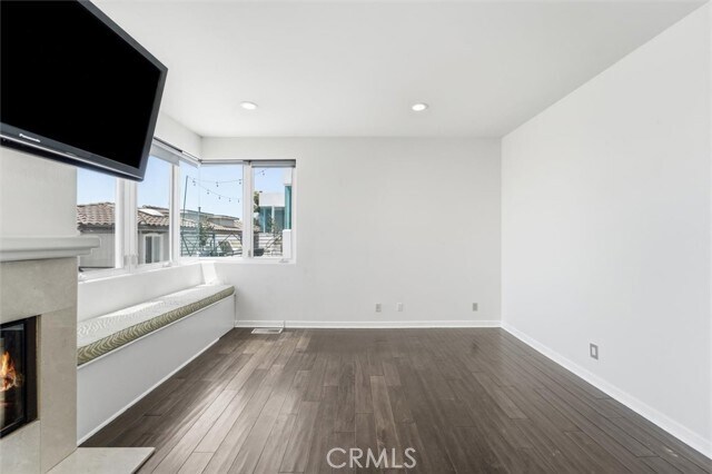 Building Photo - 935 1st St