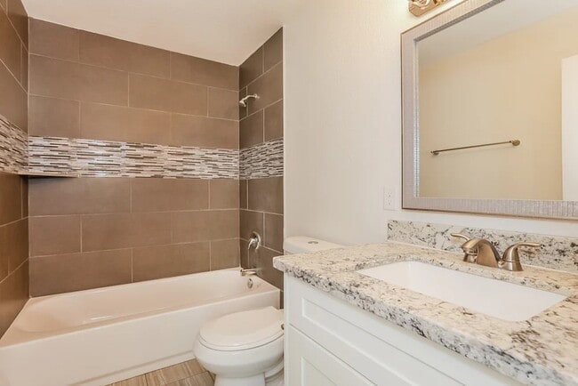 Building Photo - 2460 E Manhatton Dr