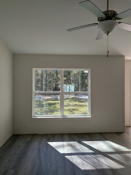 Building Photo - 9127 N Justa Dr