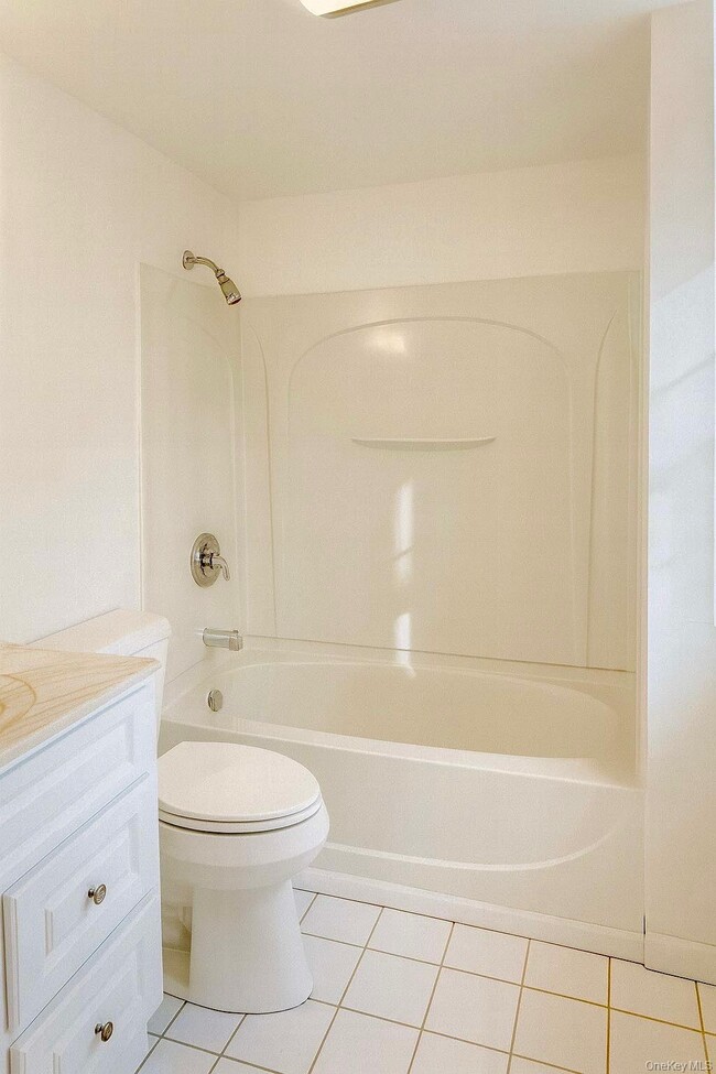 Building Photo - 18 Penny Ln