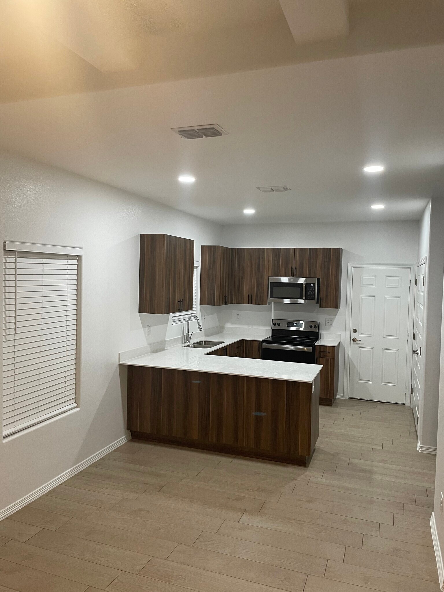 Kitchen - 918 N Spruce St