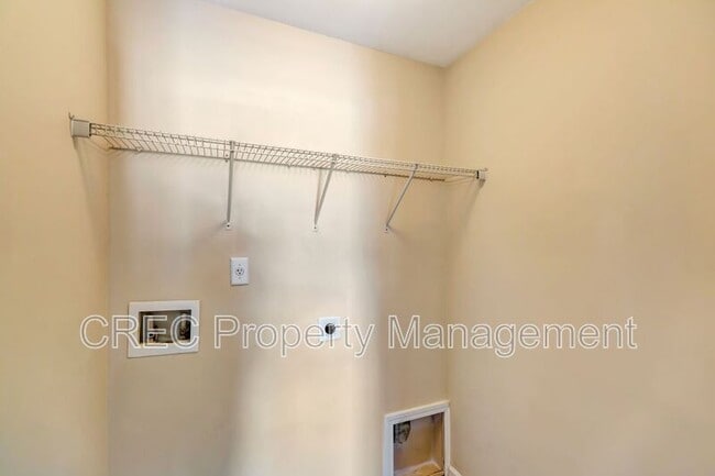 Building Photo - 9161 Parlor Dr