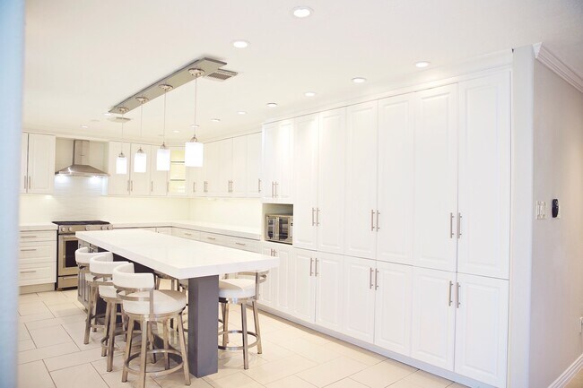 Building Photo - 18234 Sable Tree Dr