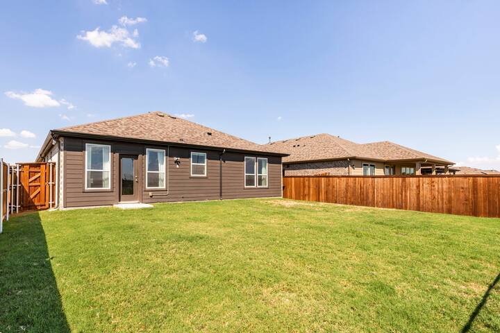 Building Photo - 528 Bronze Forest Dr