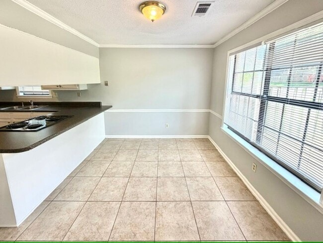Building Photo - 6383 Eastbrier Dr