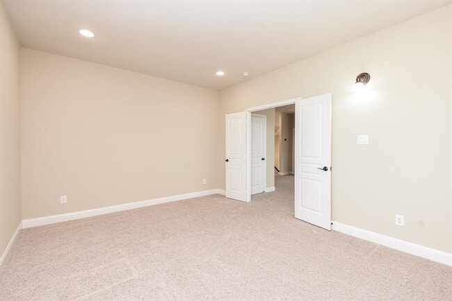 Building Photo - 25807 Somerset Meadows Ct