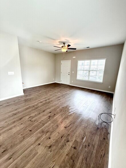 Building Photo - 338 Kristen Ct