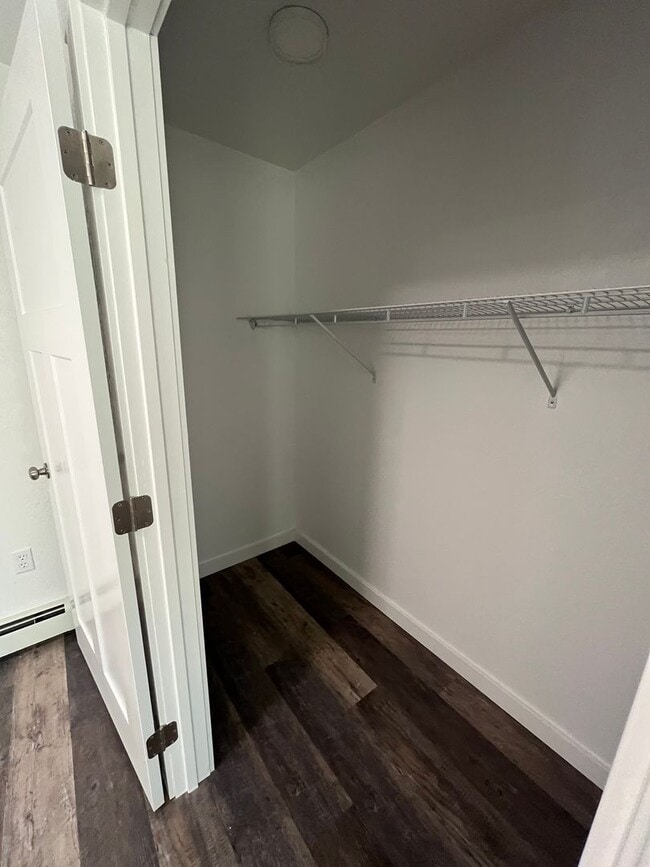 Building Photo - 1994 Badger Rd