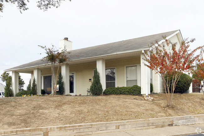 Building Photo - Towne Oaks Apartments