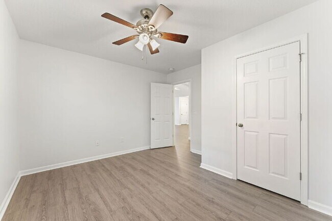 Building Photo - Charming 3-Bedroom Retreat with Cozy Fireplace in Simpsonville