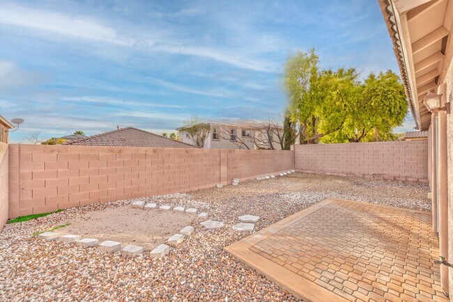 Building Photo - 11169 Salentino Ave