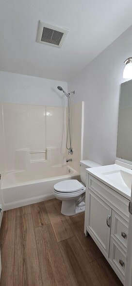Master Bathroom - 345 Victor Ln