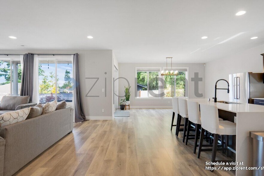 Building Photo - 3422 S 164th St