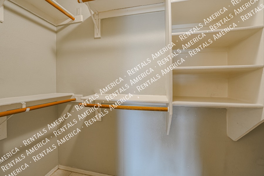 Building Photo - 6325 W Potter Dr