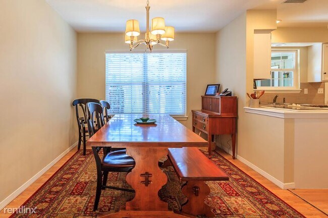 Building Photo - 4 br, 3 bath Townhome - 2851 E. Geddes Pl.