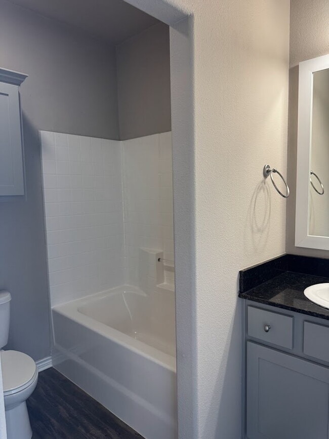 Building Photo - Welcome Home!!