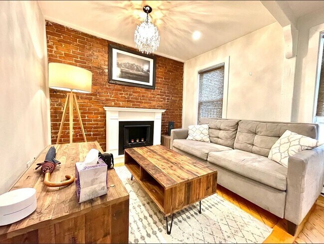 Building Photo - 497 Sumner St